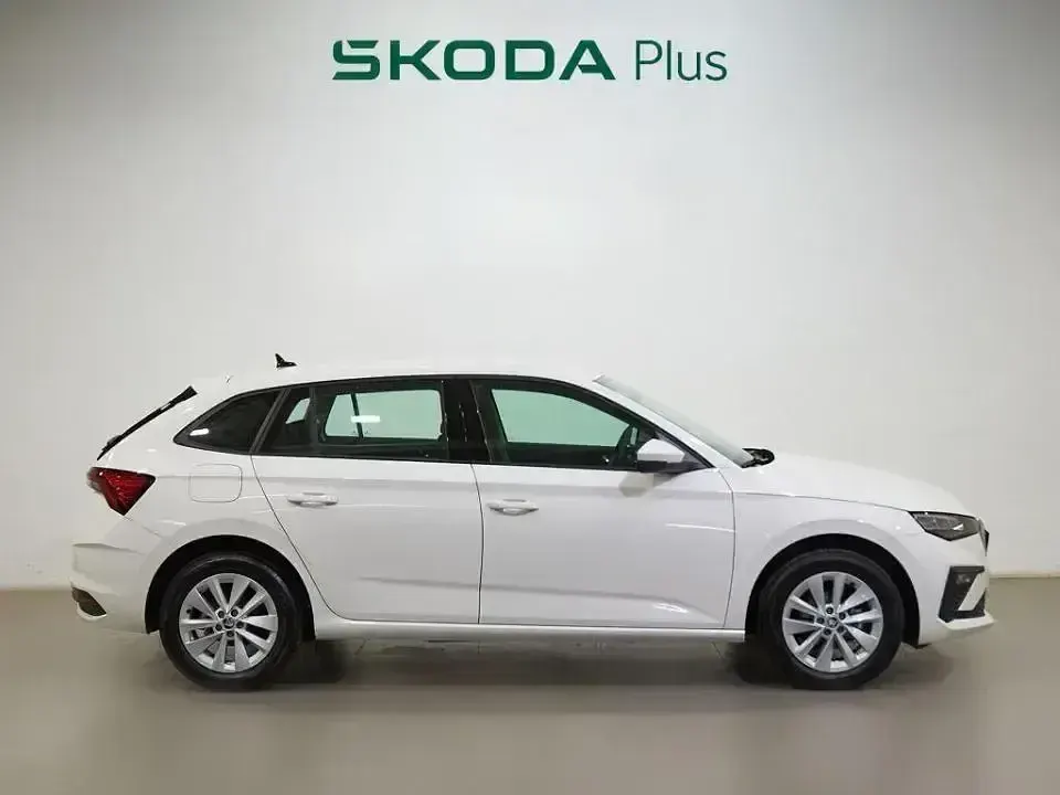 Usado Skoda Scala Essence 95 CV (69 kW) 2024 Blanco Utilitario