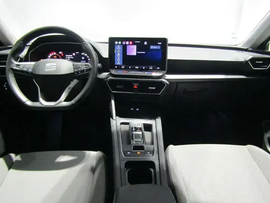Occasion Seat Leon Style 116 PK (85 kW) 2025 Grijs Sedan