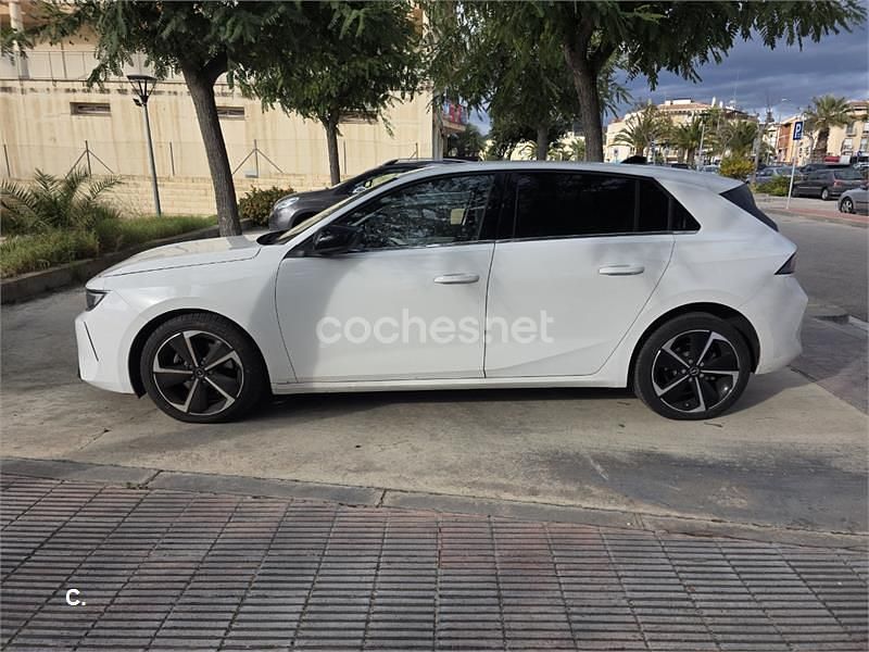 Usado Opel Astra Elegance 130 HP (95 kW) 2023 Branco Sedan
