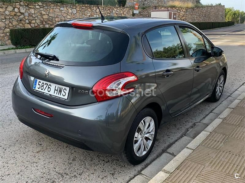 Usado Peugeot 208 Active 68 CV (50 kW) 2014 Gris / plata Utilitario