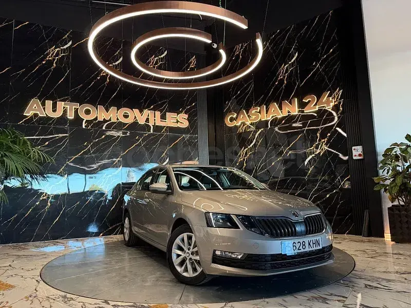 Usado Skoda Octavia 150 CV (110 kW) 2018 Gris / plata Berlina