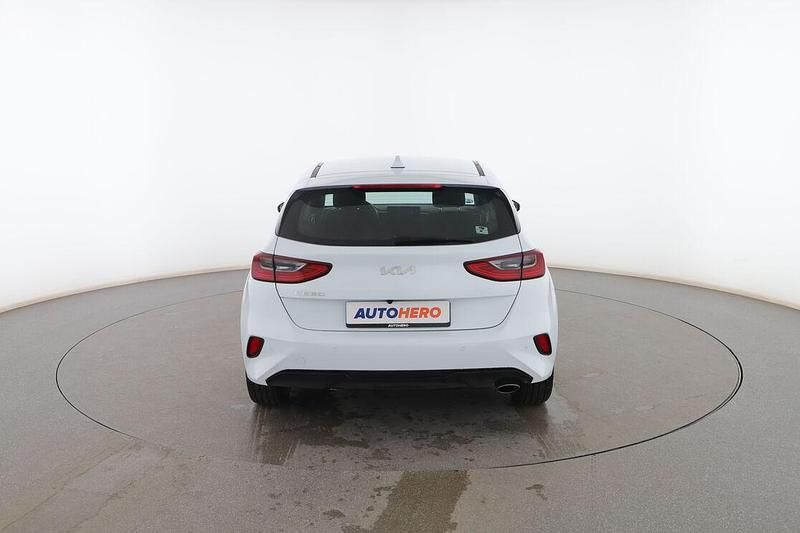 Usado Kia Ceed 101 CV (74 kW) 2021 Blanco Utilitario
