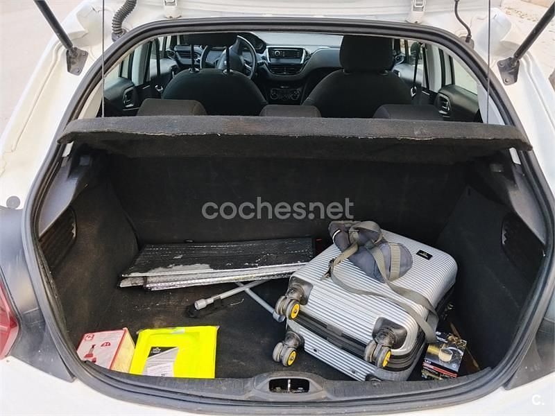 Usado Peugeot 208 Access 75 CV (55 kW) 2018 Blanco Utilitario