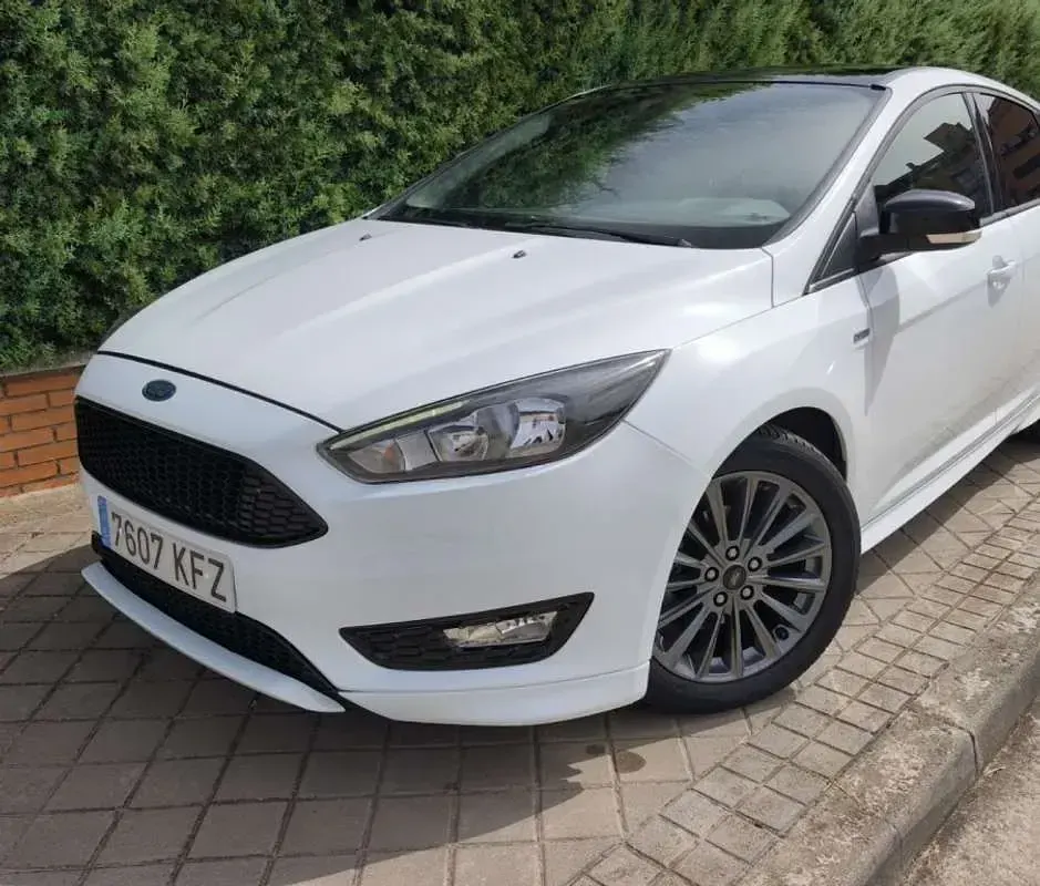 Usado Ford Focus ST-Line 125 CV (91 kW) 2017 Blanco Utilitario