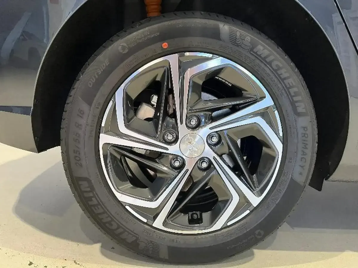 Nuevo Hyundai i30 100 CV (73 kW) 2026 Gris/plata
