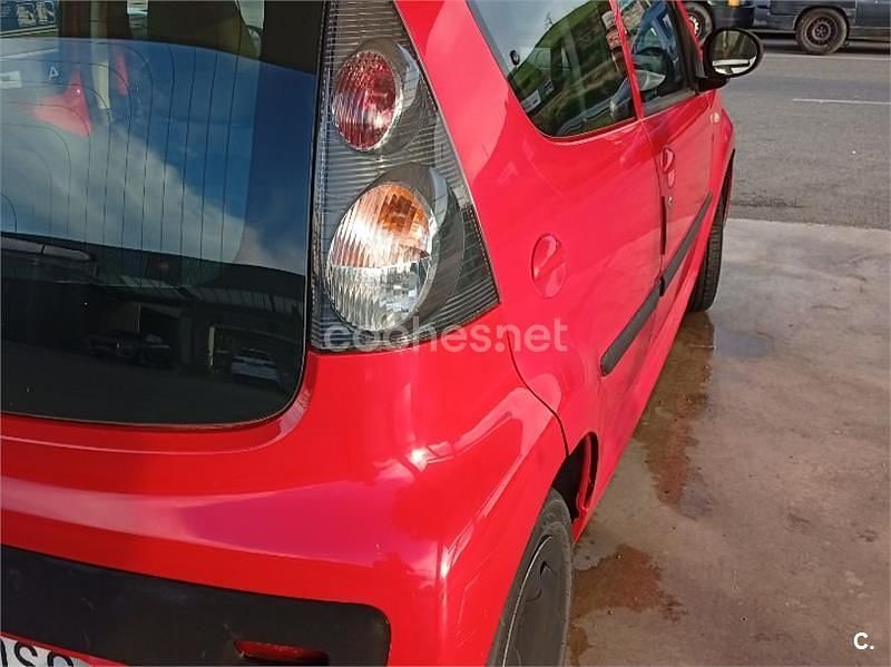 Usado Citroën C1 68 CV (50 kW) 2005 Rojo Utilitario