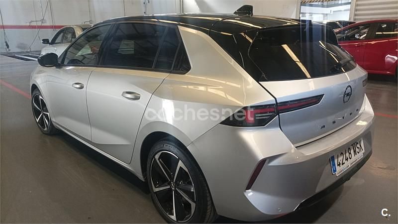 Usado Opel Astra 130 CV (95 kW) 2024 Gris / plata Berlina