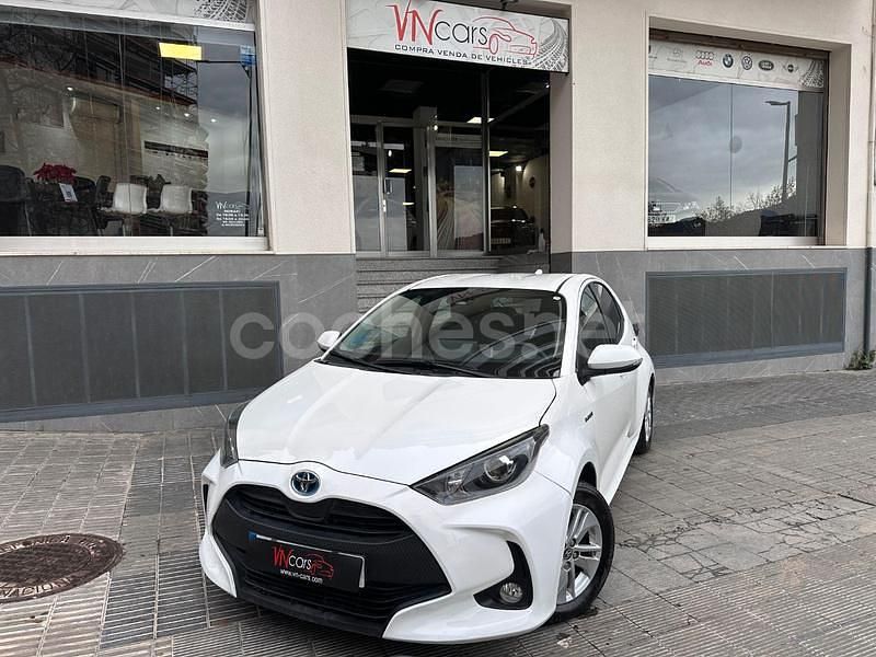 Blanco Usado 2021 Toyota Yaris Hybrid Business Edition Berlina | 15.990 € (Buen precio) - Imagen 1/4