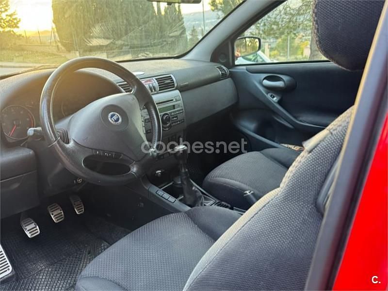 Usado Fiat Stilo 150 CV (110 kW) 2006 Rojo Berlina
