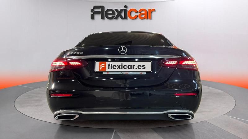 Usado Mercedes E220 194 CV (142 kW) 2021 Negro Berlina