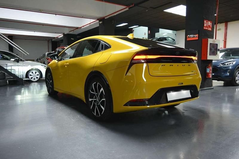 Usado Toyota Prius Executive 220 CV (161 kW) 2023 Amarillo Utilitario