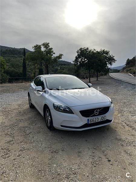 Blanco Usado 2015 Volvo V40 Kinetic Berlina | 11.000 € (Precio justo) - Imagen 1/4