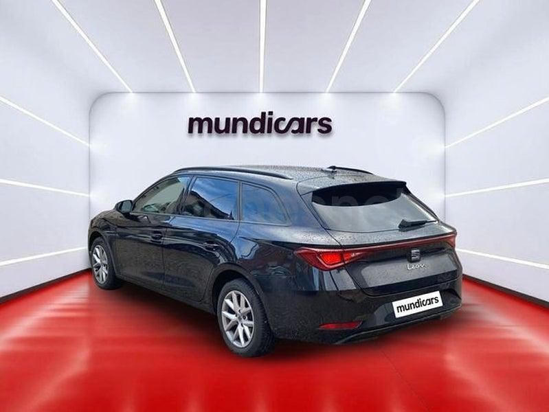 Usado Seat Leon Style 150 CV (110 kW) 2021 Negro Familiar