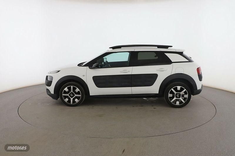 Usado Citroën C4 Cactus Shine 100 CV (73 kW) 2015 Blanco Utilitario