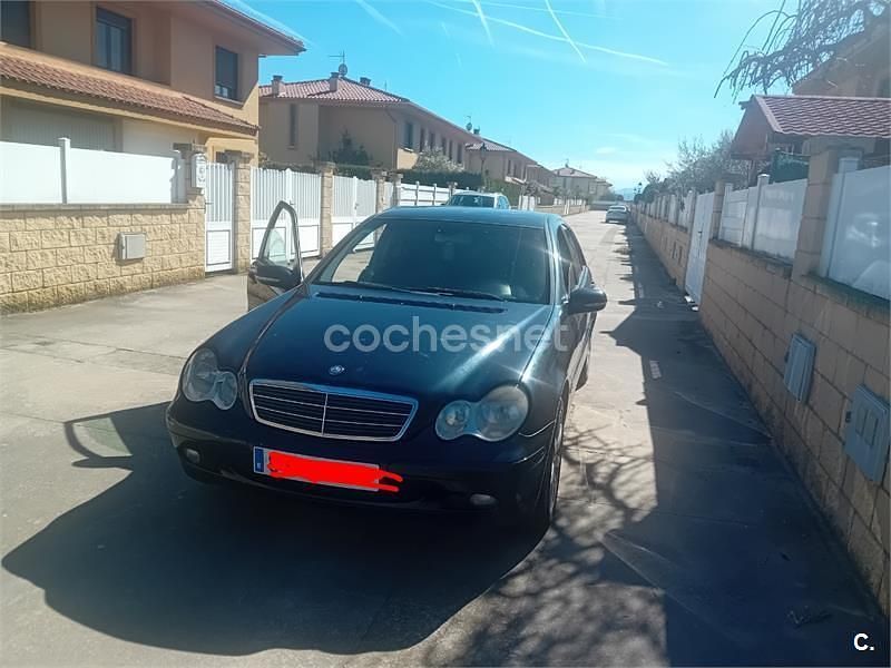 Usado Mercedes C220 Elegance 143 CV (105 kW) 2004 Azul Familiar