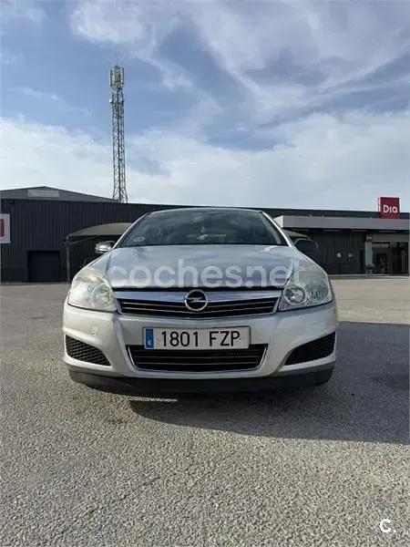Usado Opel Astra Enjoy 100 CV (73 kW) 2008 Gris / plata Berlina