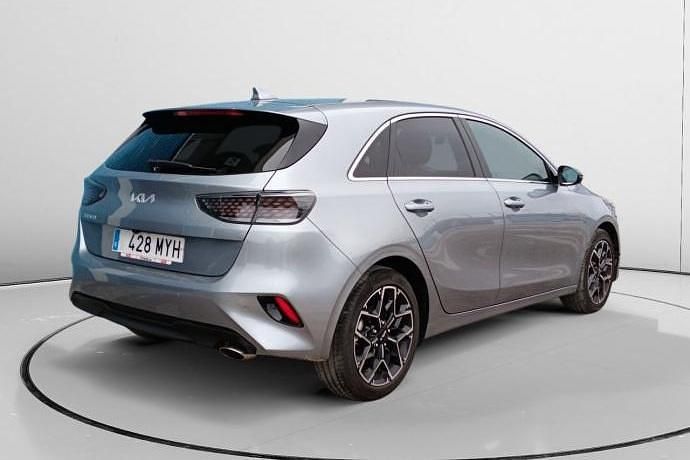 Usado Kia Ceed Style 102 CV (75 kW) 2025 Gris Utilitario