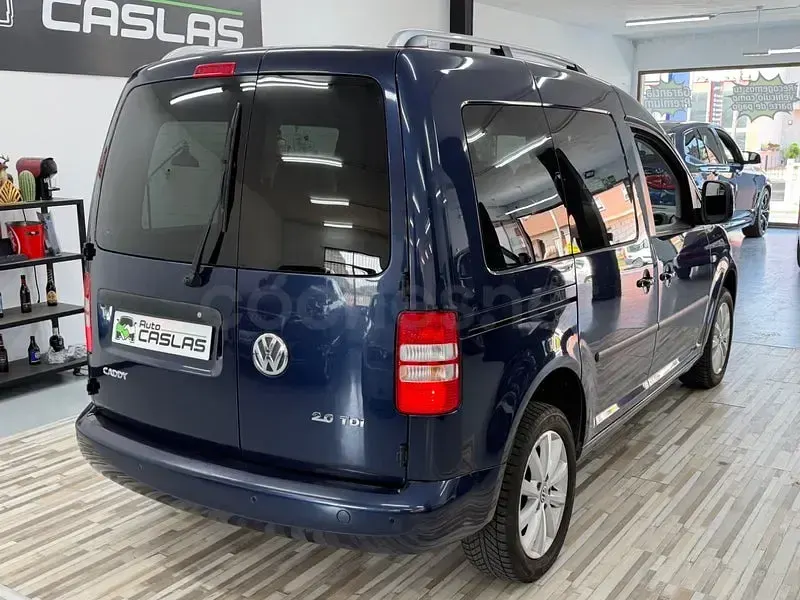 Usado VW Caddy Trendline 140 CV (102 kW) 2015 Azul Monovolumen