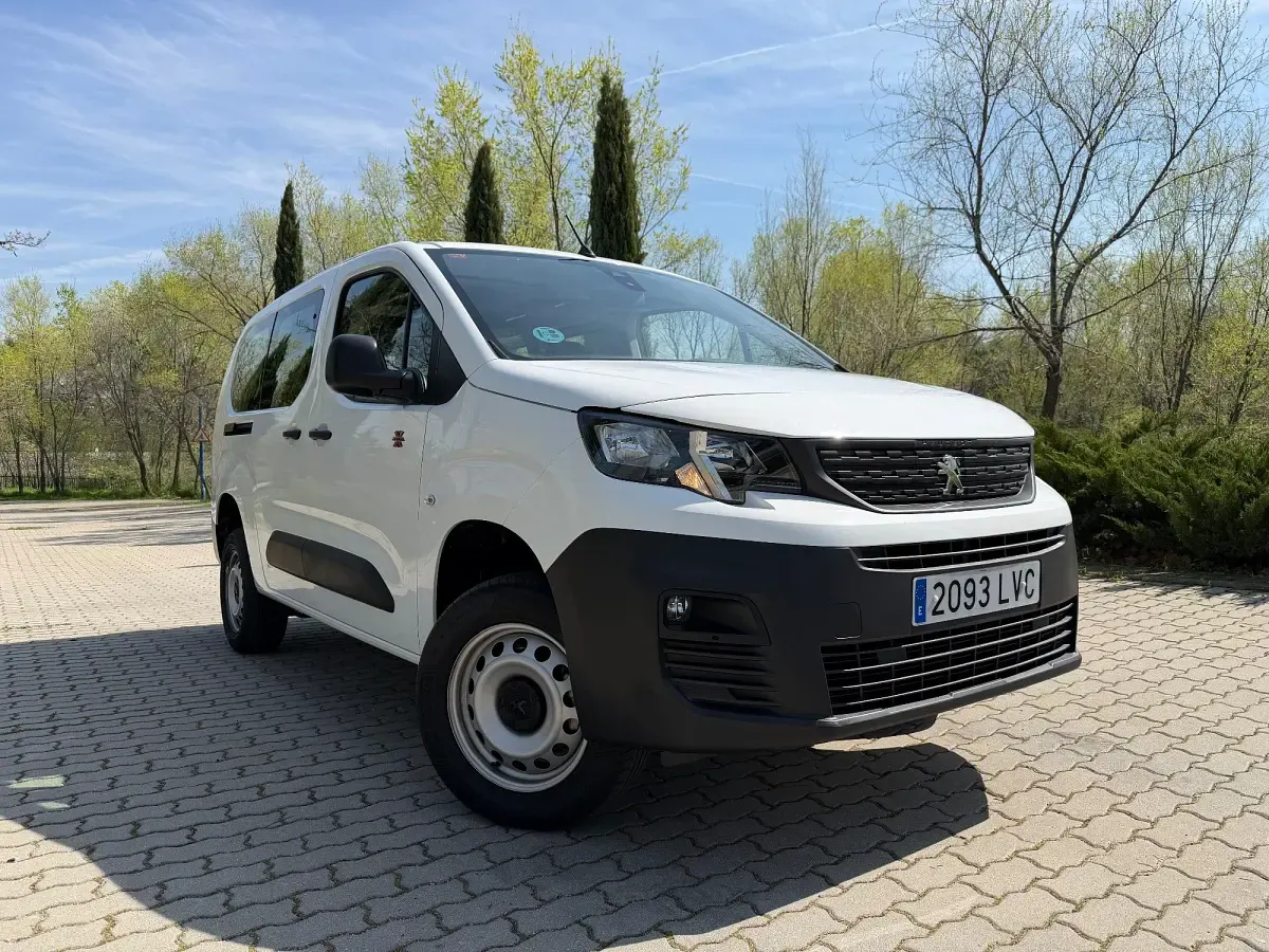Usado Peugeot Partner 130 CV (95 kW) 2021 Blanco Monovolumen