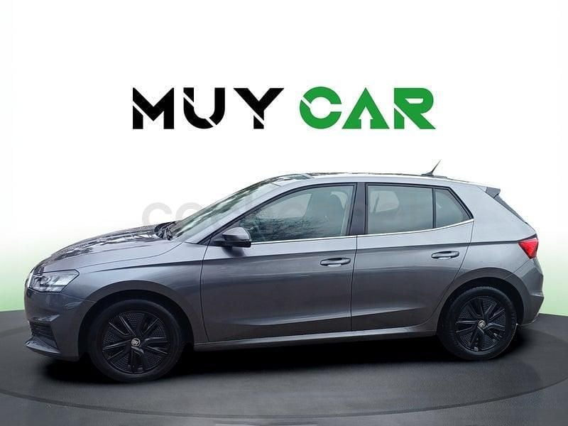 Usado Skoda Fabia Ambition 110 CV (80 kW) 2022 Gris / plata Berlina