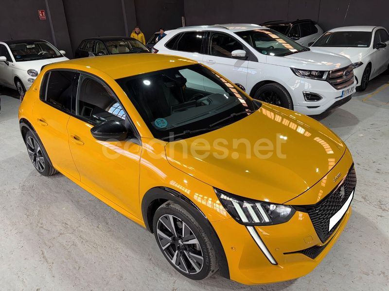 Naranja Usado 2022 Peugeot 208 GT Utilitario | 17.000 € (Caro) - Imagen 1/4