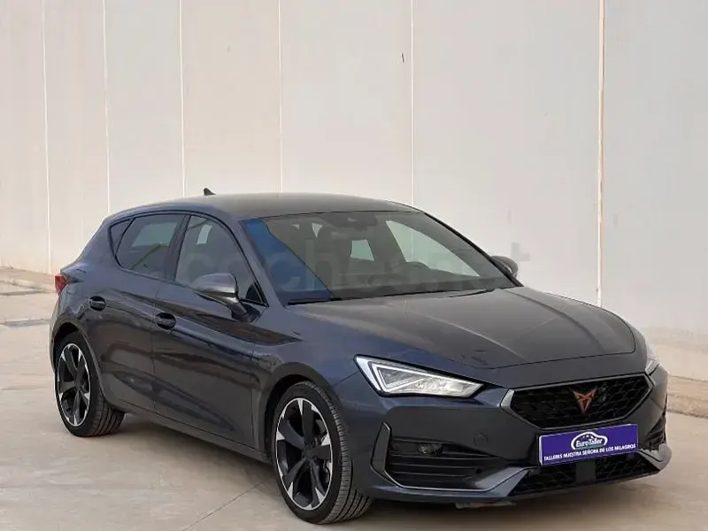 Usado Cupra Leon 150 CV (110 kW) 2023 Gris / plata Berlina