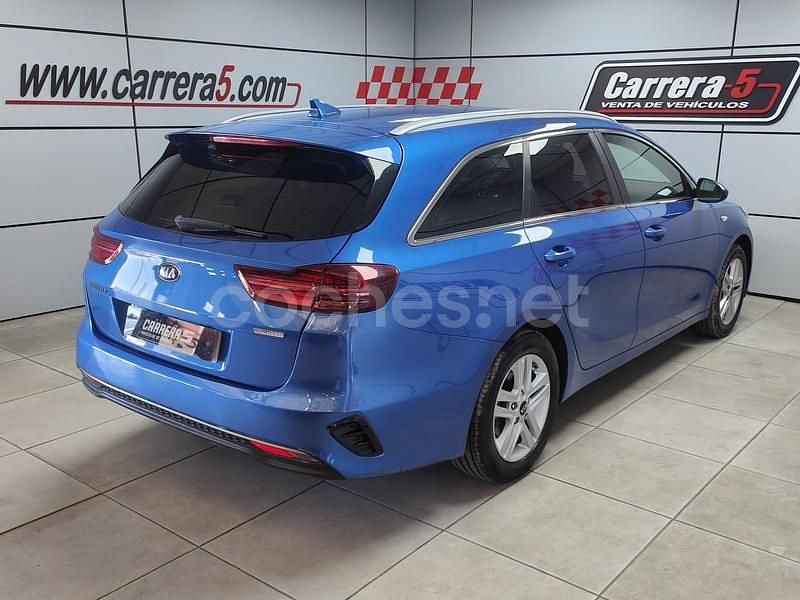 Usado Kia Ceed 140 CV (102 kW) 2019 Azul Utilitario