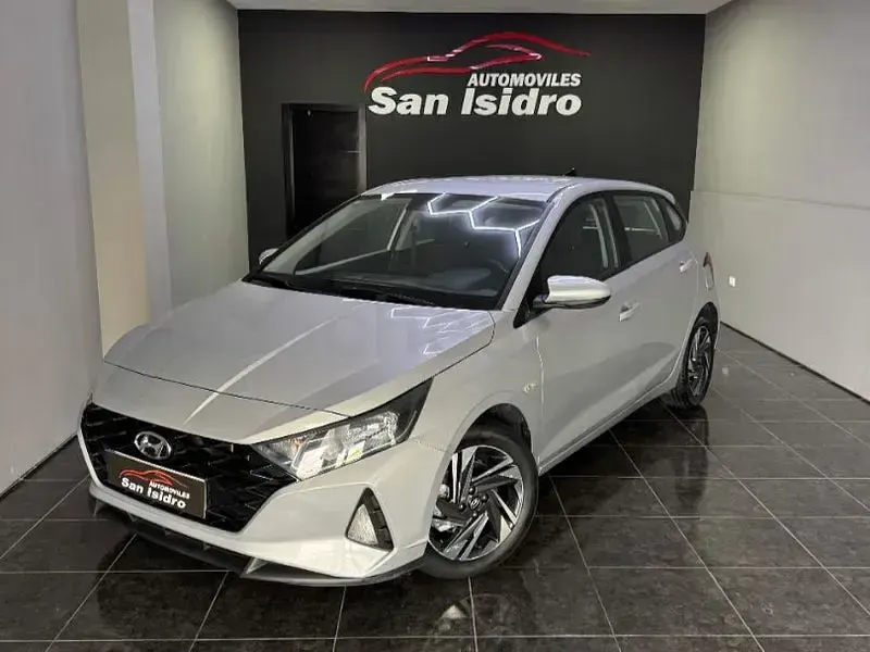 Usado Hyundai i20 100 CV (73 kW) 2021 Gris / plata Utilitario