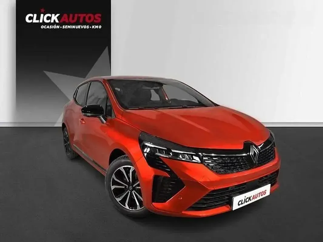 Usado Renault Clio Techno 91 CV (66 kW) 2024 Rojo Utilitario