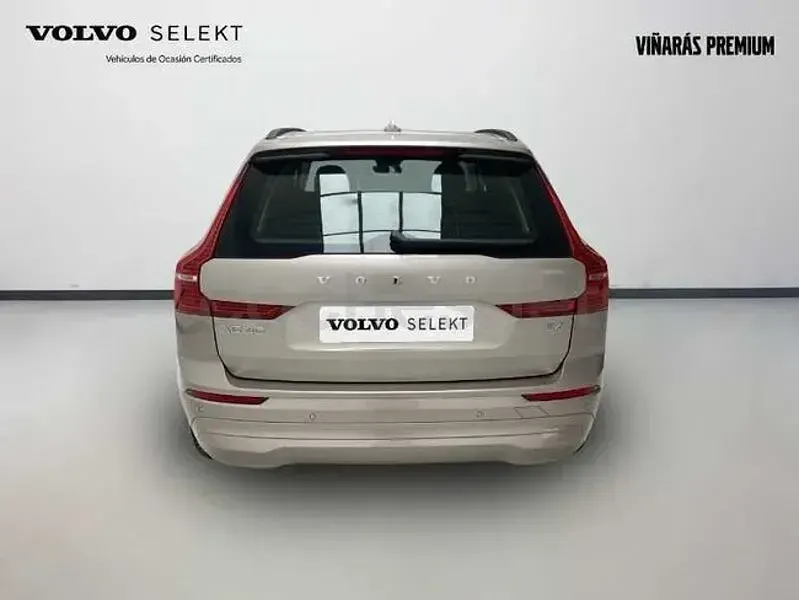 Usado Volvo XC60 Core 197 CV (144 kW) 2024 Gris / plata SUV