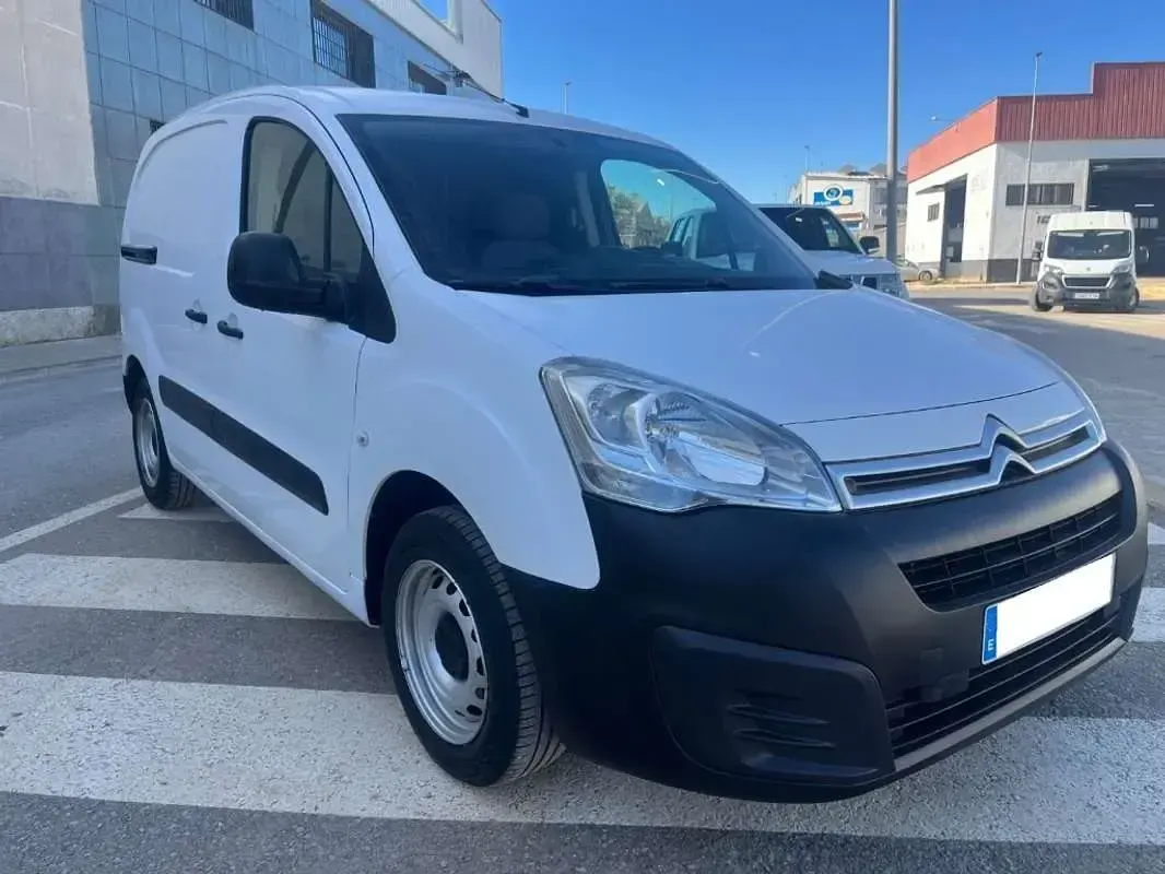 Usado Citroën Berlingo 75 CV (55 kW) 2018 Blanco Monovolumen