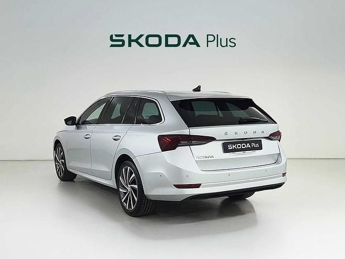 Gris plata Usado 2021 Skoda Octavia Style Familiar | 22.900 € (Un poco caro) - Imagen 1/4