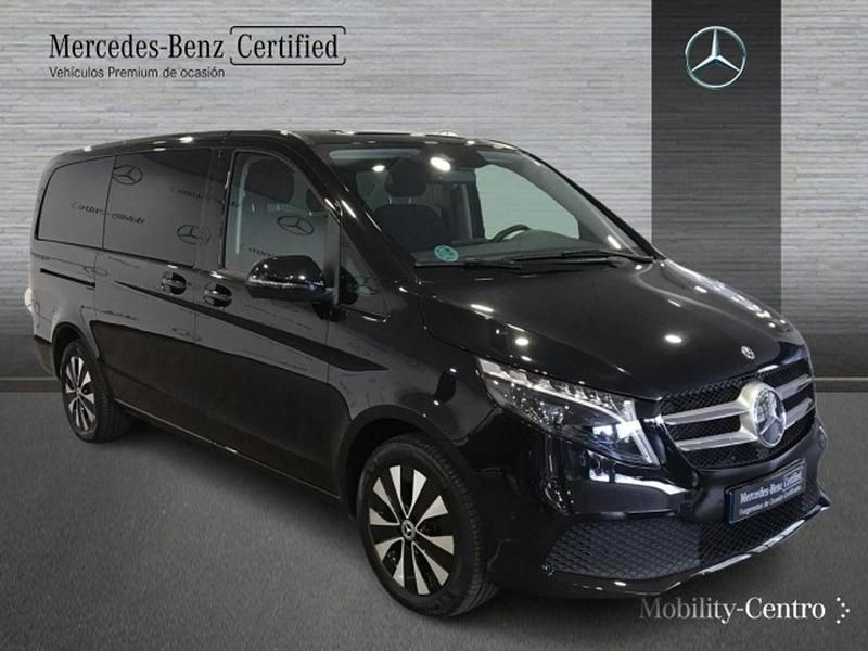 Usado Mercedes V250 2023 Negro Monovolumen