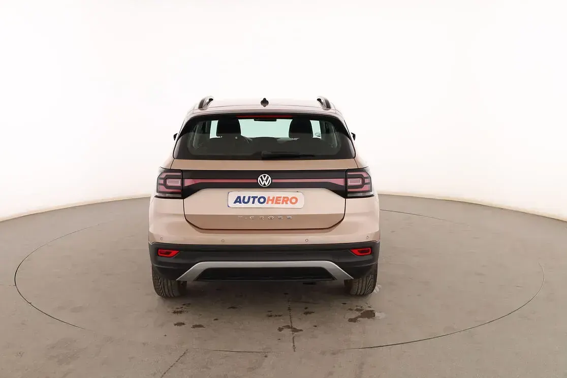 Usado VW T-Cross Advance 95 CV (69 kW) 2020 Dorado SUV