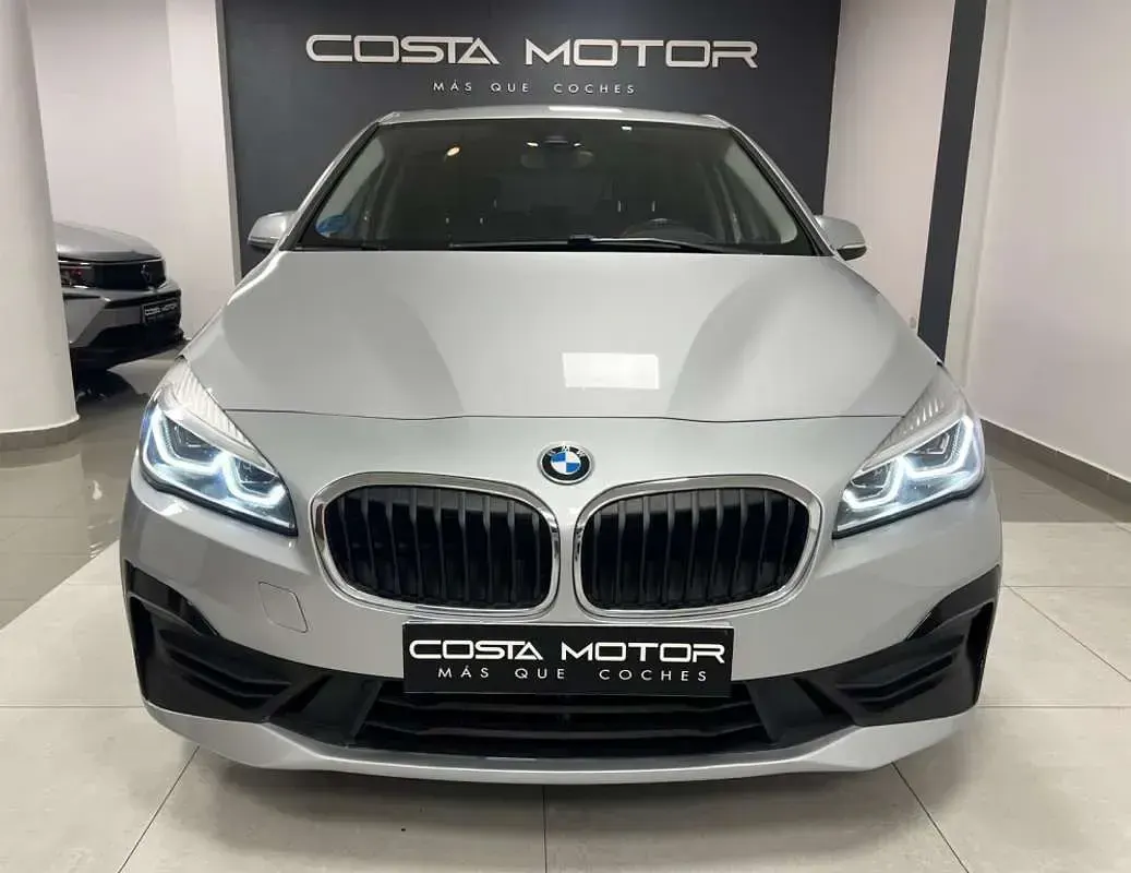 Usado BMW 225 Active Tourer iPerformance 224 CV (164 kW) 2019 Plateado Monovolumen