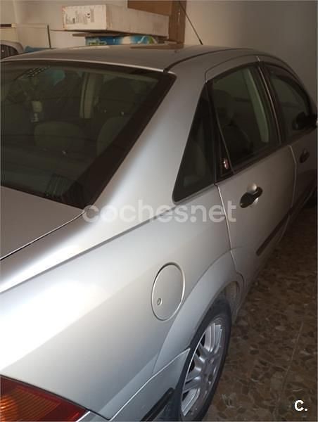 Gris / plata Usado 1999 Ford Focus Ghia Berlina | 2500 € - Imagen 1/4