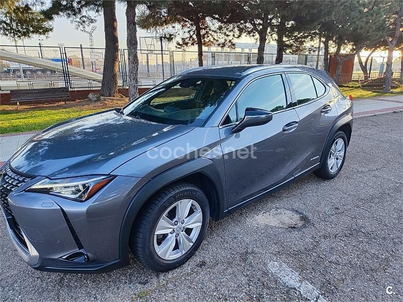 Gris / plata Usado 2022 Lexus UX Business Edition SUV | 24.300 € (Buen precio) - Imagen 1/4