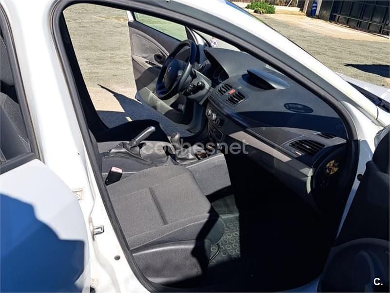 Usado Renault Mégane Authentique 100 CV (73 kW) 2011 Blanco Berlina