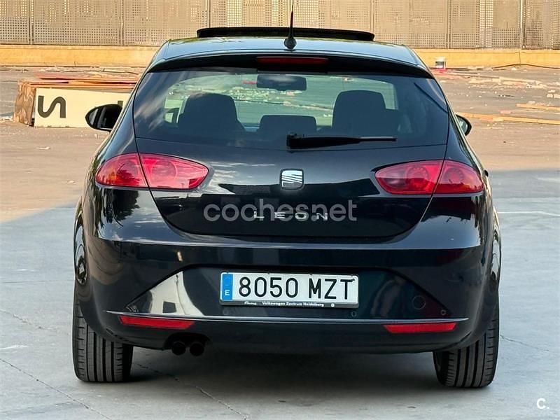 Usado Seat Leon Sport 160 CV (117 kW) 2010 Negro Utilitario