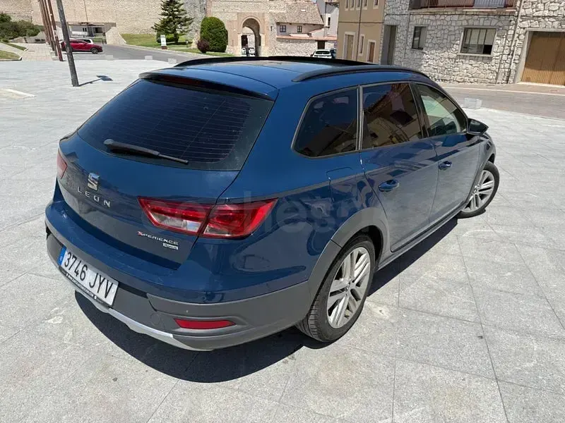 Usado Seat Leon 4Drive 150 CV (110 kW) 2018 Azul Familiar