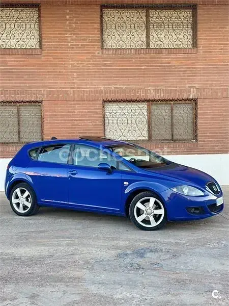 Usado Seat Leon Sport 140 CV (102 kW) 2005 Azul Utilitario