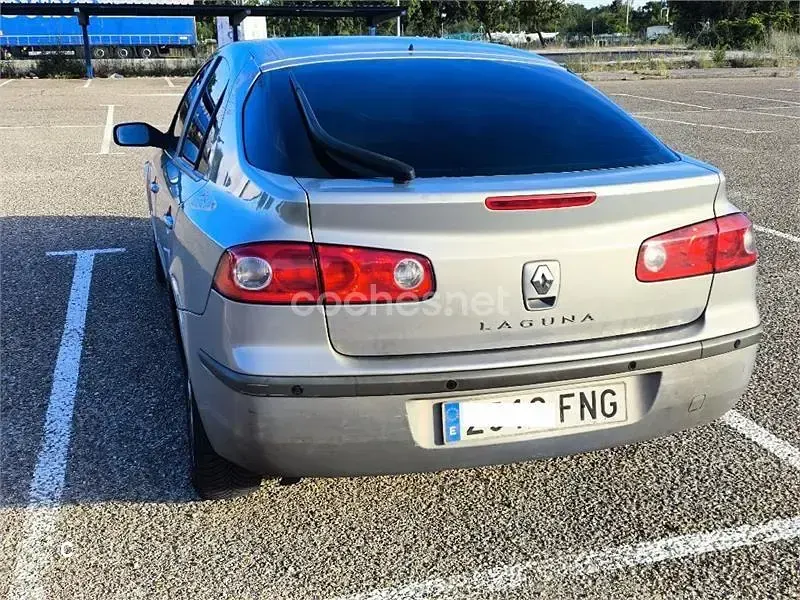 Usado Renault Laguna III Expression 130 CV (95 kW) 2007 Gris / plata Berlina