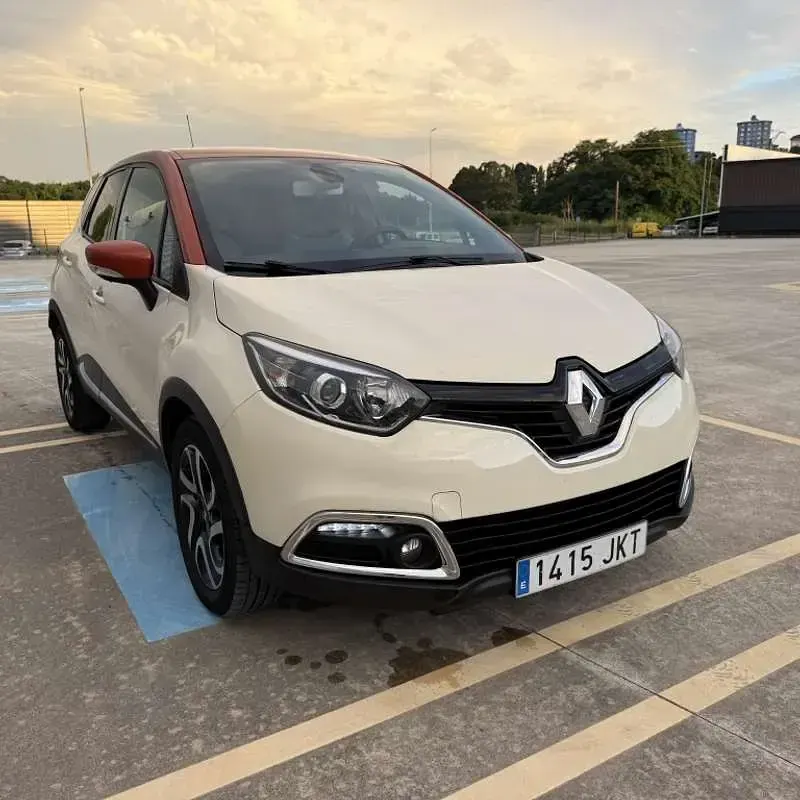 Usado Renault Captur Zen 110 CV (80 kW) 2015 Beige SUV