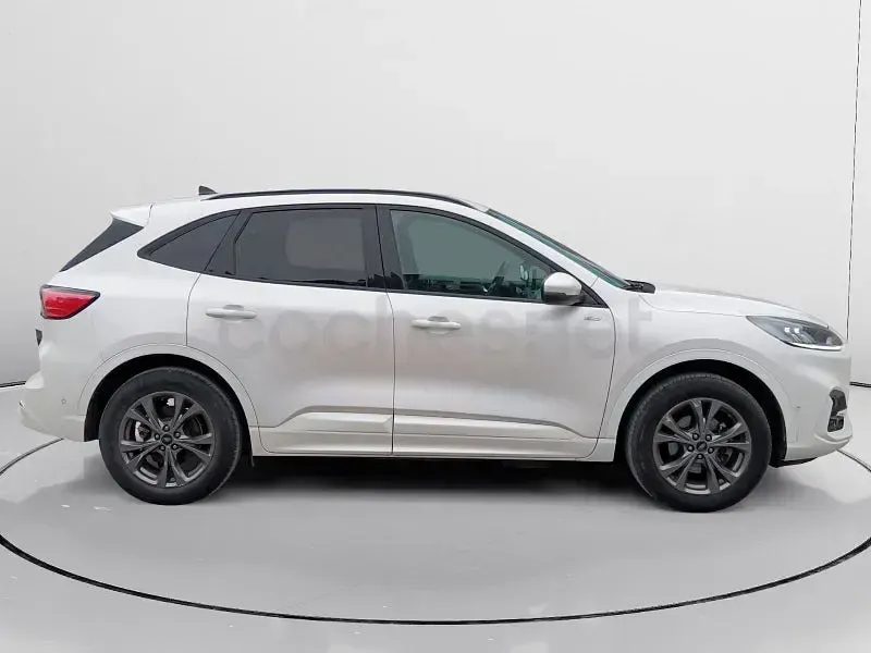 Usado Ford Kuga ST-Line 225 CV (165 kW) 2022 Blanco SUV