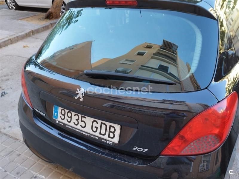 Usado Peugeot 207 70 CV (51 kW) 2008 Negro Berlina