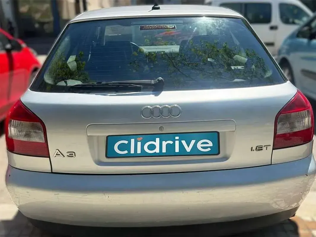 Usado Audi A3 Ambition 180 CV (132 kW) 2001 Gris Utilitario