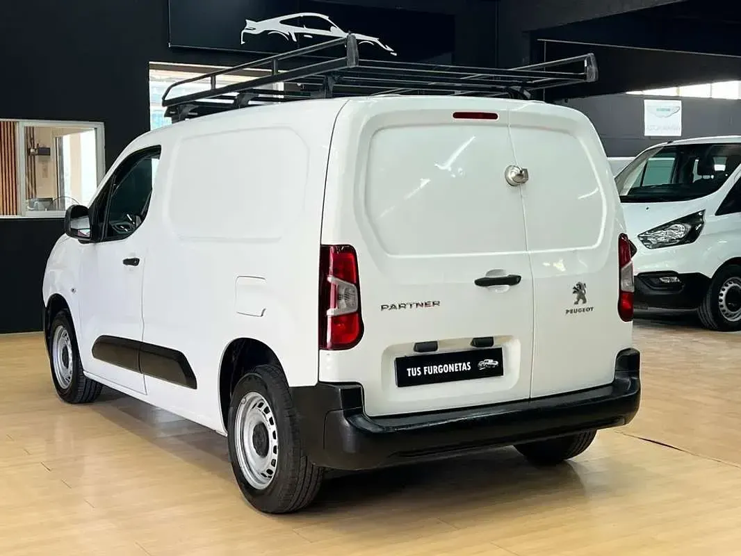 Usado Peugeot Partner S 102 CV (75 kW) 2021 Blanco Monovolumen