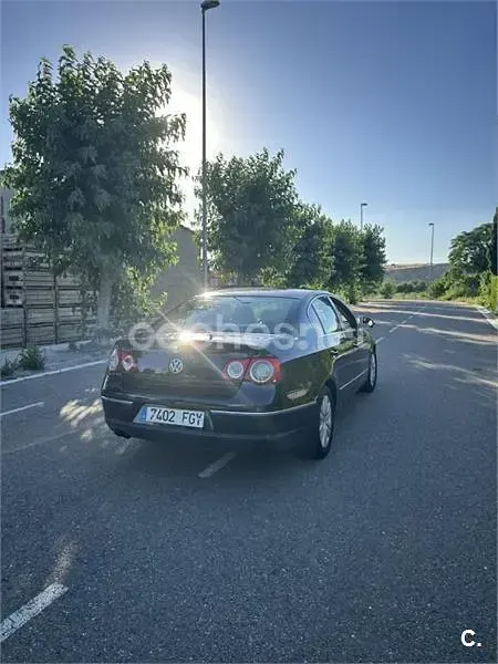 Usado VW Passat Trendline 140 CV (102 kW) 2006 Negro Berlina