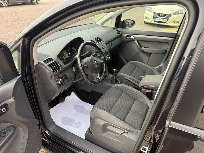 Usado VW Touran Advance 140 CV (102 kW) 2013 Negro Monovolumen