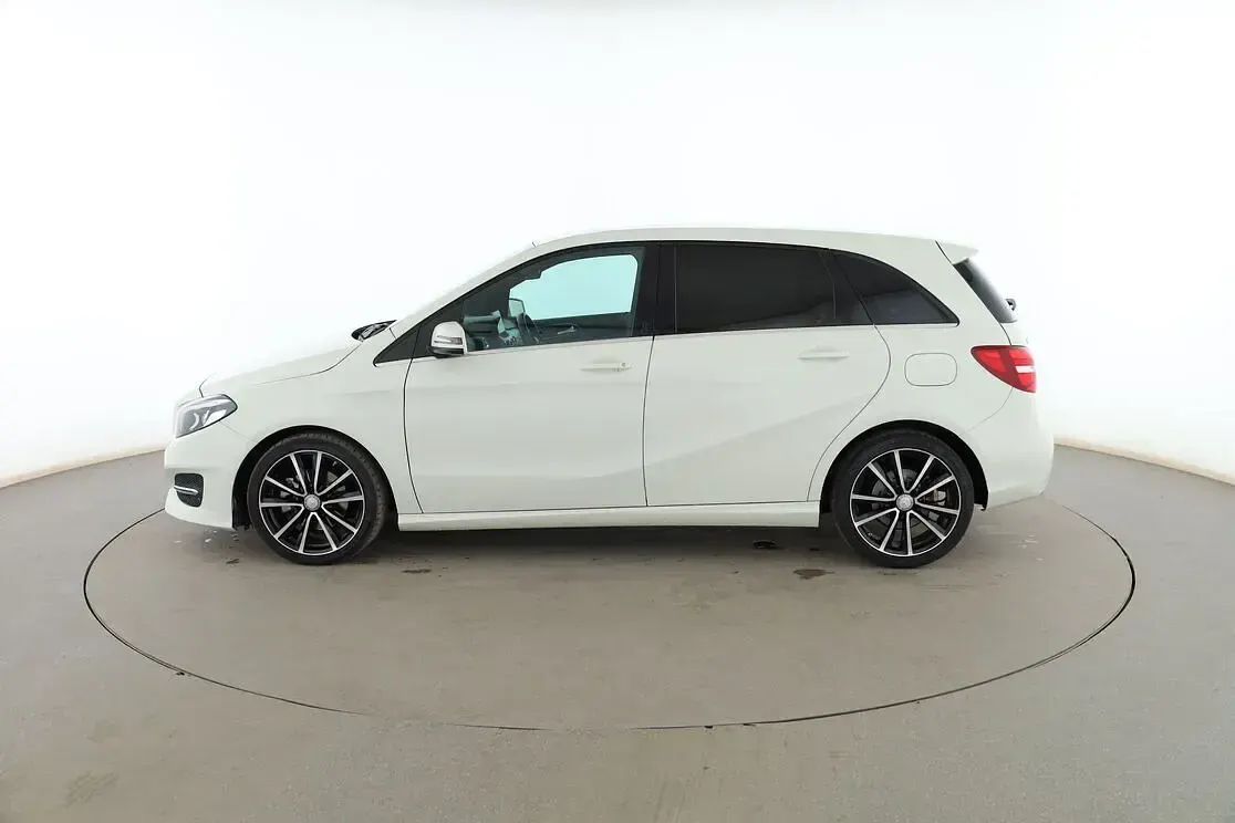 Usado Mercedes B200 Urban 136 CV (100 kW) 2015 Blanco Utilitario